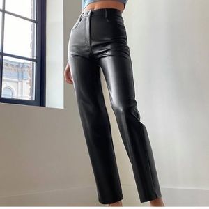 BNWT Aritzia Black Melina!